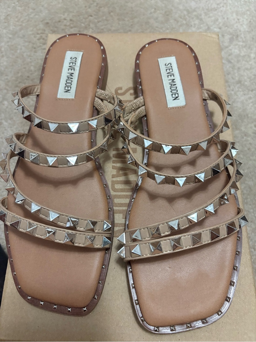 Steve Madden Skyler Tan size 8 Pyramid-Stud Multi-Strap Sandals